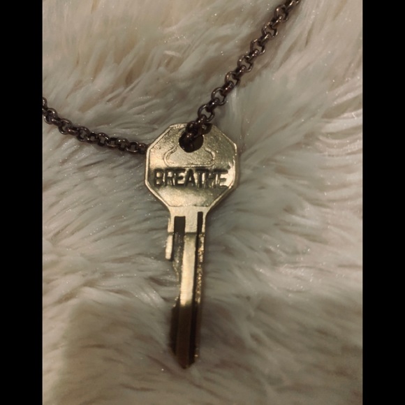 Breathe Key Necklace - Picture 4 of 8